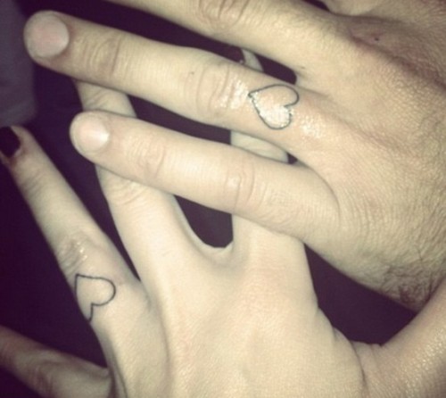 Ring finger matching hearts tattoos look chic and not too eye-catchy