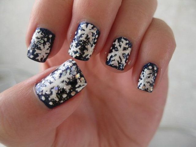 a black and white snowflake and glitter manicure is a creative and bold idea for a winter wedding