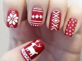 a red manicure with white patterns – Scandinavian winter ones for a cozy and cool winter look