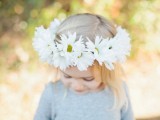 beautiful-and-easy-diy-daisy-chain-floral-crown-1