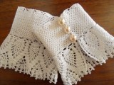 white crochet fingerless gloves with white pearl buttons are amazing for a boho or vintage bridal look, for any season when it’s chilly