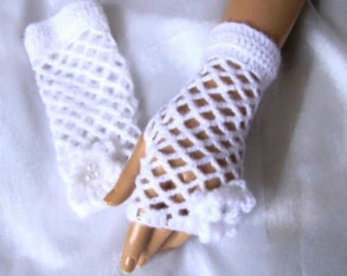 white crochet net fingerless gloves with crochet flowers are great to spruce up any bridal look on a cold day