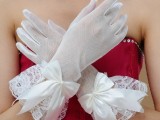 sheer white gloves with lace and bows are a refined solution for a vintage or retro inspired bridal look, not only in the fall