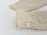 neutral crochet fingerless gloves with buttons are great to spruce up your outfit and to make it cozy and warm
