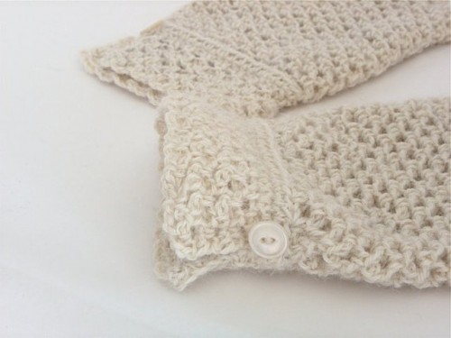 neutral crochet fingerless gloves with buttons are great to spruce up your outfit and to make it cozy and warm