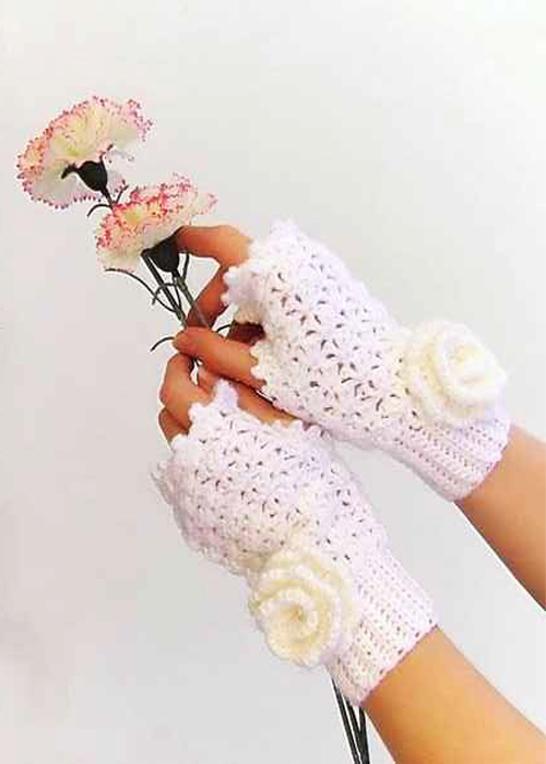white crochet gloves with neutral crochet flowers and no fingers are great for a fall or winter wedding