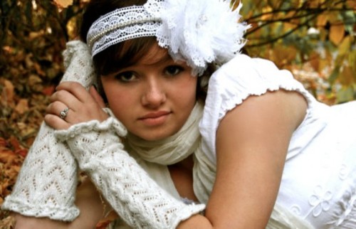 white crochet fingerless gloves paired with a matching headband and a scarf look cool and nice