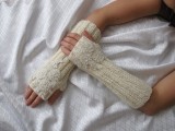 crochet gloves are perfect for a vintage bridal look