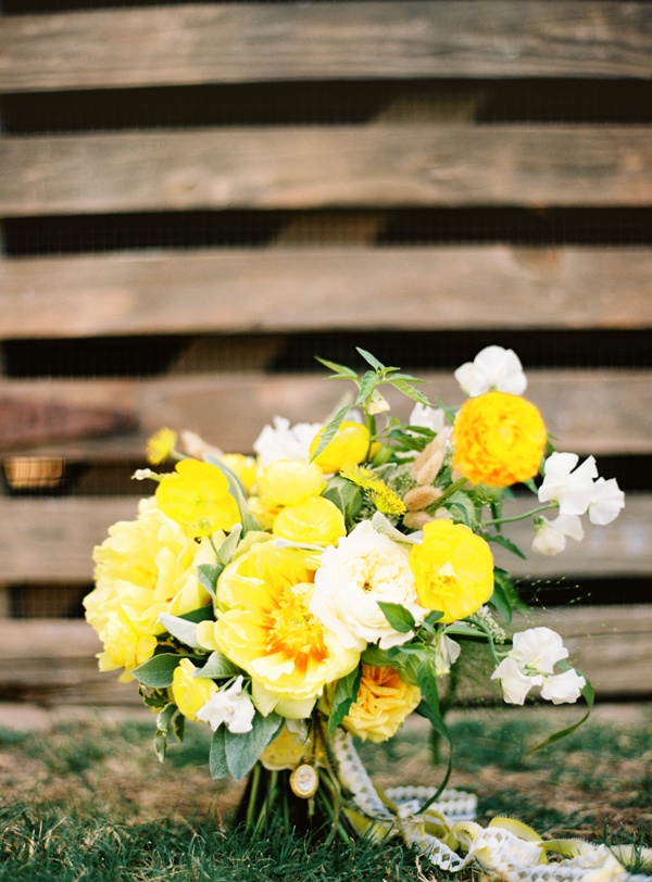 a bold summer wedding bouquet of yellow and white blooms and some greenery is a chic and elegant idea for a spring or summer wedding