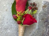 a colorful fall wedding boutonniere with a depe red rose and calla, berries, foliage and twine wrap is a stylish and bold idea