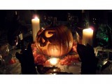 a scary jack-o-lantern plus candles is a traditional and cool Halloween wedding centerpiece to go for