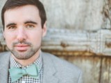 a grey woolen suit, a plaid shirt and a minty bow tie for a relaxed and a bit rustic groom’s look