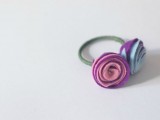 charming-diy-felt-rose-napkin-rings-to-make-2