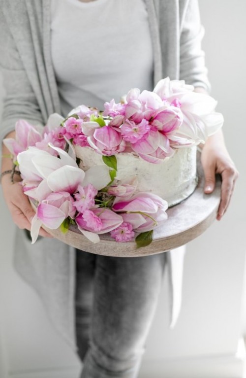 Charming DIY Magnolia Wedding Cake To Bake Yourself