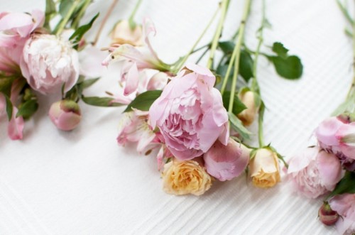 Charming Diy Note Wrapped Flowers For Bridesmaids