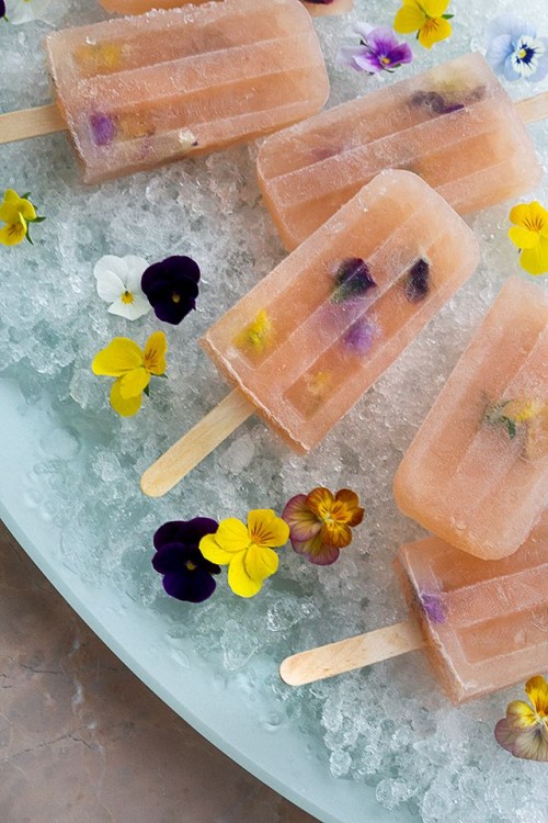 juice popsicles with edible blooms are perfect for a garden bridal shower
