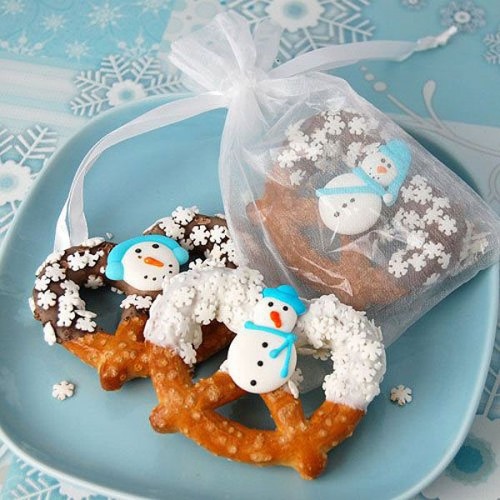 pretzels with snowflakes and snowmen are delicious and fun desserts and favors at the same time