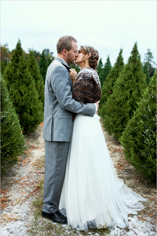 Picture Of charmingly beautiful snowy holiday wedding inspiration  1