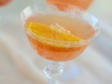 orange punch with citrus is a lovely idea for a beach wedding in bright colors, it can be a nice addition to support your wedding color scheme