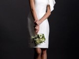 a plain one shoulder wedding dress with a detail on the shoulder is an elegant idea for a modern bride