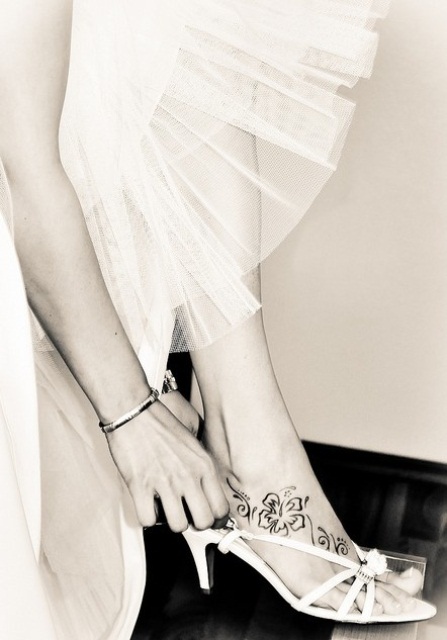 white strappy shoes with small bows are a timeless option for a summer bridal look