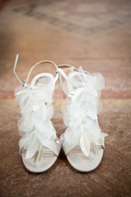 ethereal white fabric flower wedding shoes will make your bridal look very special and very romantic at the same time