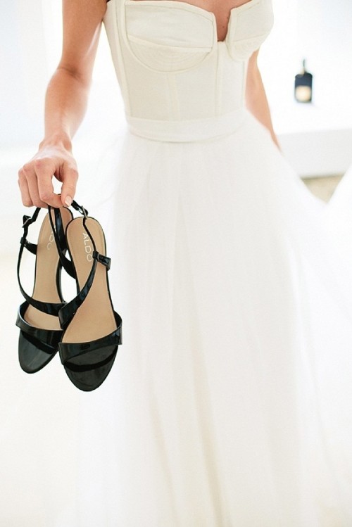 modern black strappy slingbacks are a nice option for an ultra-modern summer bridal look