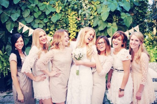 neutral lace bridesmaid dresses, mini and knee length ones, are a lovely idea for a vintage wedding done in neutrals