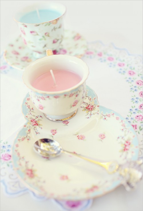 teacup candle wedding favors (via weddingchicks)