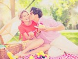make a colorful and fun picnic and have fun together while being shot, enjoy sunshine and bold looks
