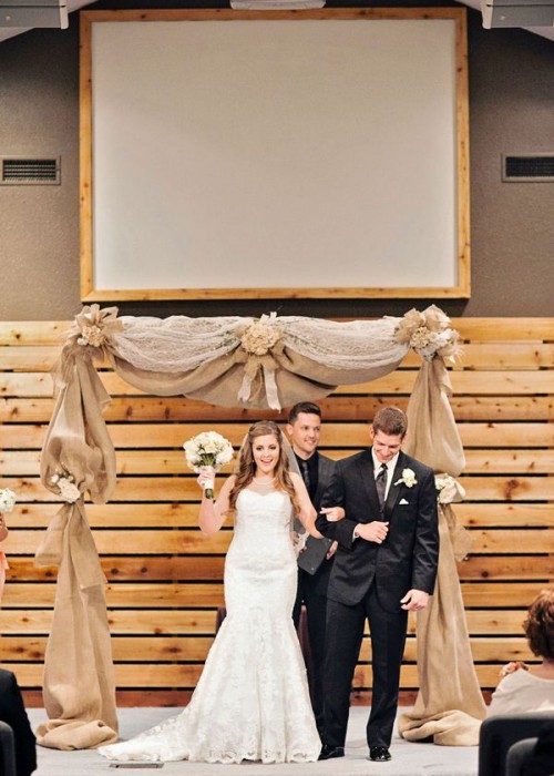 Cool Ways To Use Burlap For Wedding