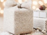 cover your wedding favors with knit covers and make them cuter and cozier personalizing them for your guests