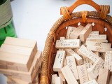 a basket with wooden slabs is a creative and cool idea for a rustic fall wedding