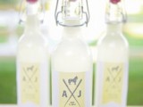 fresh lemonade in bottles is a gorgeous summer wedding favor idea, very refreshing and very easy to DIY
