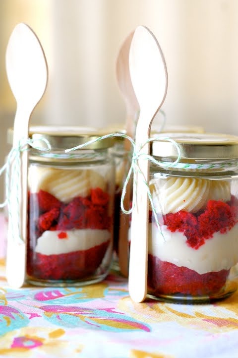 homemade red velvet pie in jar with wooden spoons is a cute homey and eco friendly favor for a summer or some other wedding