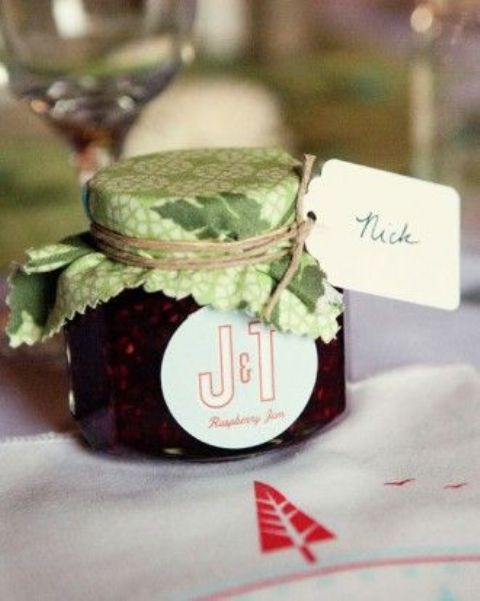 fresh fruit or berry jam in jars is a cute and homey wedding favor idea to try, DIY it easily and let your guests enjoy