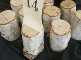tree stumps with a printed table number are a nice rustic fall decor idea to rock and you can easily DIY them