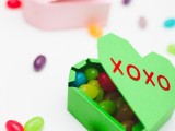 cute-diy-geometric-heart-favor-boxes-filled-with-candies-2