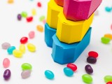 cute-diy-geometric-heart-favor-boxes-filled-with-candies-3