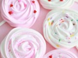 meringue swirls topped with colorful confetti are lovely wedding desserts to rock, they look heavenly cute