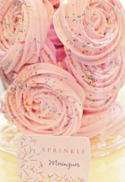 pink meringue roses topped with colorful confetti are delicious wedding favors or sweets for your wedding dessert table