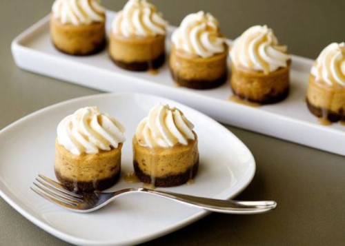 mini butternut squash cheesecakes with cream and caramel on top are amazing for a fall wedding