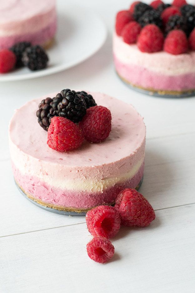 mini pink ombre cheesecakes with fresh raspberries and blackberries are delicious and look super cool