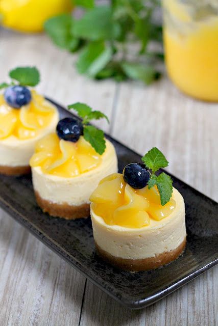 mini peach wedding cheesecakes with fresh peaches and blueberries on top are very tasty and refreshing
