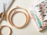 diy-fabric-hoops-for-wedding-decor-or-favors-2