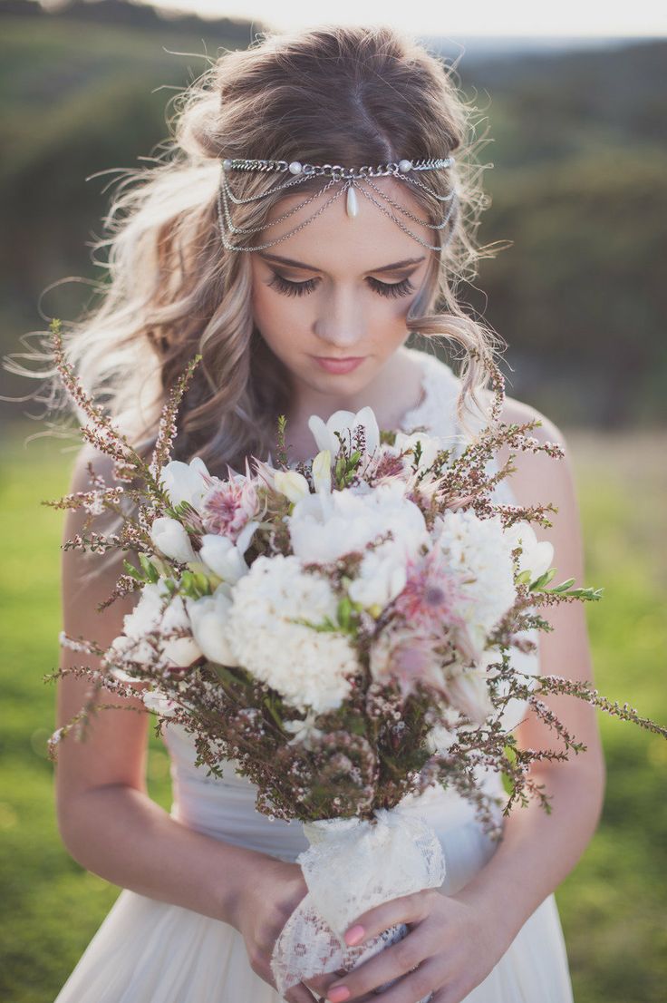 A pale boho wedding bouquet in white, pink and with some grasses is a cool idea for a summer or spring boho bride
