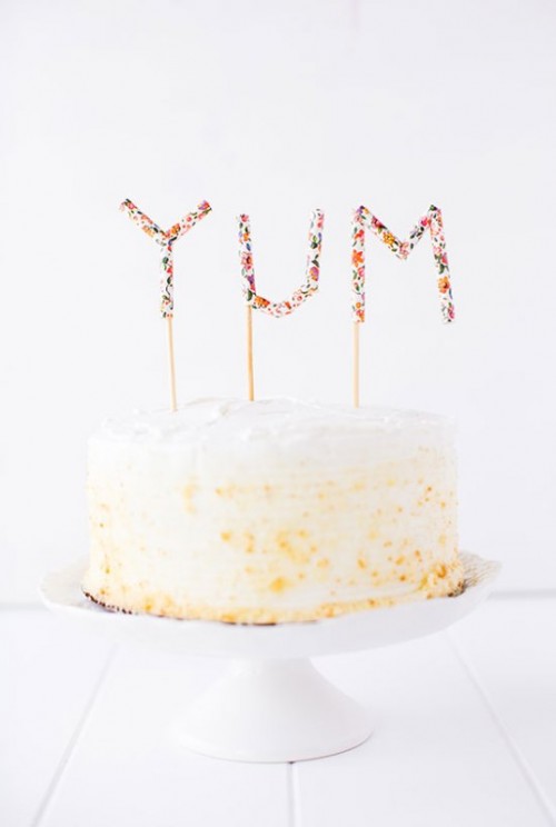 Cute DIY Message Cake Topper With Paper Straws (via weddingomania)