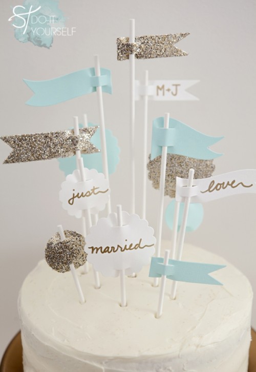 DIY Party Flags Cake Topper (via somethingturquoise)