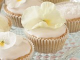 wedding cupcakes with vanilla frosting and white pansies on top are lovely wedding desserts that rock and that look cool