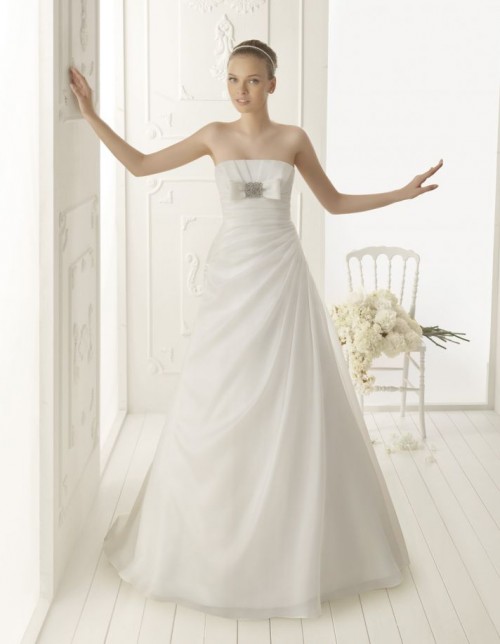 Elegant And Simple Wedding Dresses By Aire Barcelona
